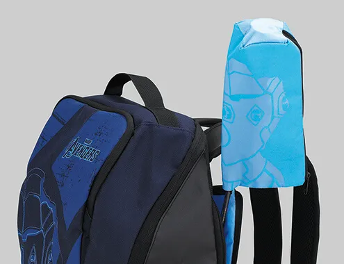 Racket compartment
Racket panel to hold the gear a...